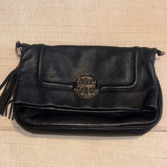 Tory Burch Amanda Foldover
Crossbody Leather Bag. GUC - Picture 11 of 12